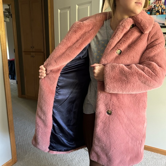 J.Crew Faux Fur coat. - Picture 4 of 6